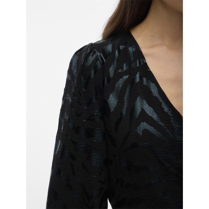 Vero Moda VMCARLA FOIL L/S SHORT WRAP DRESS W: Black/Black zebra foil | Freewear VMCARLA FOIL L/S SHORT WRAP DRESS W: - www.freewear.nl - Freewear