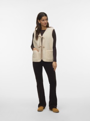 Vero Moda VMCLEO SHORT WAISTCOAT GA BOO Oatmeal | Freewear VMCLEO SHORT WAISTCOAT GA BOO - www.freewear.nl - Freewear