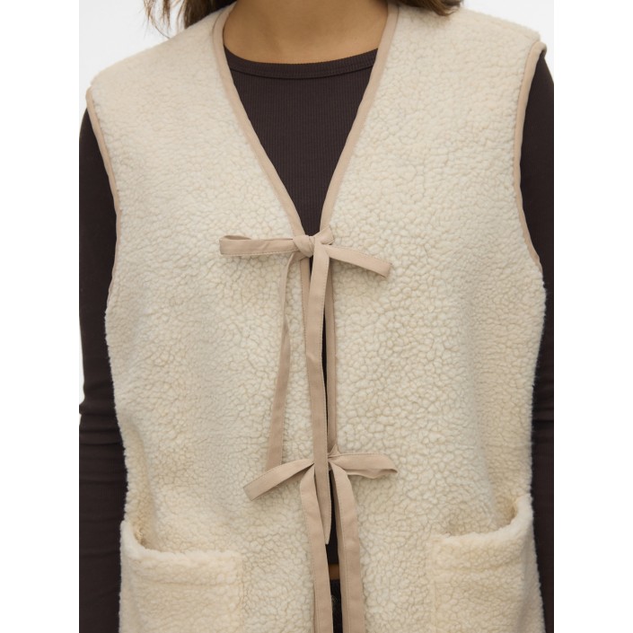 Vero Moda VMCLEO SHORT WAISTCOAT GA BOO Oatmeal | Freewear VMCLEO SHORT WAISTCOAT GA BOO - www.freewear.nl - Freewear