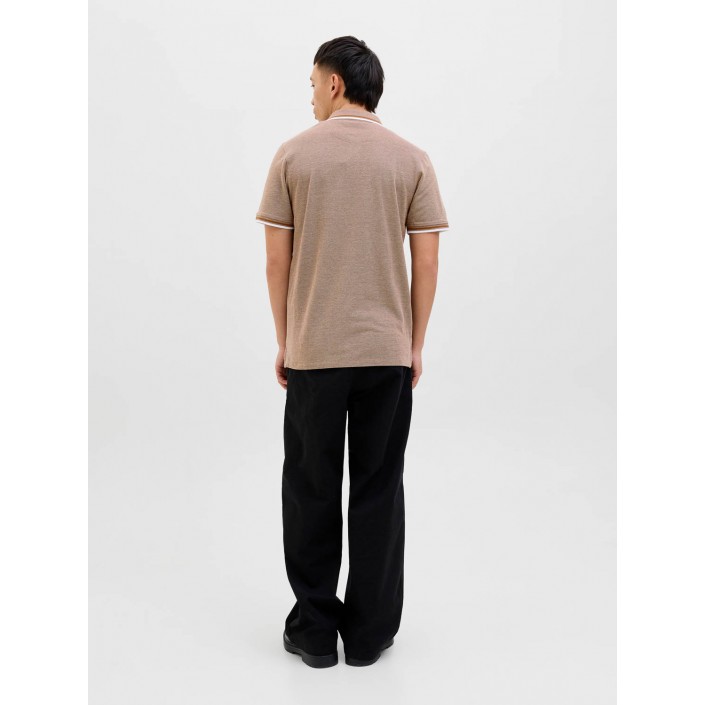 Jack & Jones:JACK&JONES ESSENTIALS JJEPAULOS POLO SS NOOS Curry/PLAY | Freewear JJEPAULOS POLO SS NOOS - www.freewear.nl - Freewear
