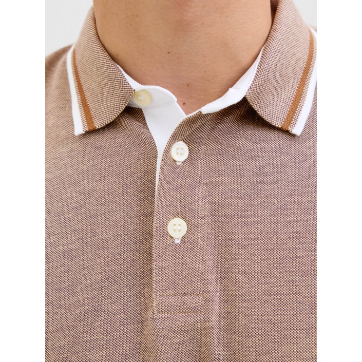 Jack & Jones:JACK&JONES ESSENTIALS JJEPAULOS POLO SS NOOS Curry/PLAY | Freewear JJEPAULOS POLO SS NOOS - www.freewear.nl - Freewear