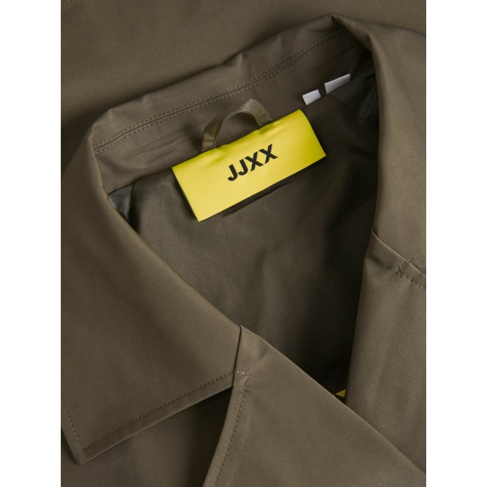 JACK&JONES ORIGINALS JXCARLIE SHORT TRENCHCOAT OTW SN Dusty Olive | Freewear JXCARLIE SHORT TRENCHCOAT OTW SN - www.freewear.nl - Freewear