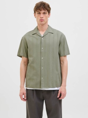 JACK%JONES PREMIUM JPRCCMONTANA DOBBY RESORT S/S SHIRT: Dried Sage | Freewear JPRCCMONTANA DOBBY RESORT S/S SHIRT: - www.freewear.nl - Freewear