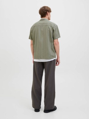 JACK%JONES PREMIUM JPRCCMONTANA DOBBY RESORT S/S SHIRT: Dried Sage | Freewear JPRCCMONTANA DOBBY RESORT S/S SHIRT: - www.freewear.nl - Freewear