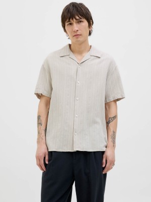 JACK%JONES PREMIUM JPRCCMONTANA DOBBY RESORT S/S SHIRT: Silver Lining | Freewear JPRCCMONTANA DOBBY RESORT S/S SHIRT: - www.freewear.nl - Freewear