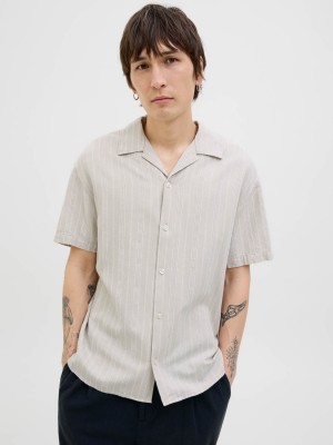 JACK%JONES PREMIUM JPRCCMONTANA DOBBY RESORT S/S SHIRT: Silver Lining | Freewear JPRCCMONTANA DOBBY RESORT S/S SHIRT: - www.freewear.nl - Freewear