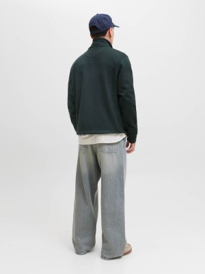 JACK&JONES ORIGINALS JORNORREBRO EMB SWEAT HIGH NECK SN Forest River | Freewear JORNORREBRO EMB SWEAT HIGH NECK SN - www.freewear.nl - Freewear