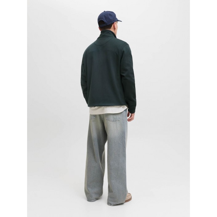 JACK&JONES ORIGINALS JORNORREBRO EMB SWEAT HIGH NECK SN Forest River | Freewear JORNORREBRO EMB SWEAT HIGH NECK SN - www.freewear.nl - Freewear