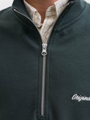 JACK&JONES ORIGINALS JORNORREBRO EMB SWEAT HIGH NECK SN Forest River | Freewear JORNORREBRO EMB SWEAT HIGH NECK SN - www.freewear.nl - Freewear