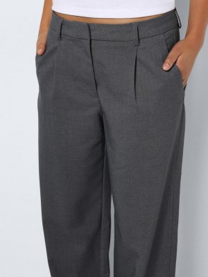 Noisy May NMHELIN ALMOND NW DAD PANTS WVN Dark Grey Melange | Freewear NMHELIN ALMOND NW DAD PANTS WVN - www.freewear.nl - Freewear