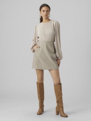 Vero Moda VMFORTUNEALLISON HW SHORT SKIRT GA : Silver Mink/MELANGE | Freewear VMFORTUNEALLISON HW SHORT SKIRT GA : - www.freewear.nl - Freewear