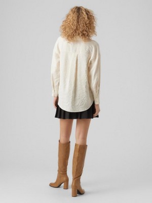 Vero Moda VMQUEENY LS OVERSIZE SHIRT WVN GA N: Antique White | Freewear VMQUEENY LS OVERSIZE SHIRT WVN GA N: - www.freewear.nl - Freewear