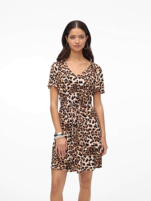 Vero Moda VMEASY JOY SS SHORT DRESS WVN GA Tan/Leo | Freewear VMEASY JOY SS SHORT DRESS WVN GA - www.freewear.nl - Freewear