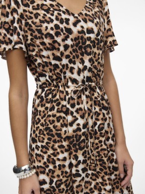 Vero Moda VMEASY JOY SS SHORT DRESS WVN GA Tan/Leo | Freewear VMEASY JOY SS SHORT DRESS WVN GA - www.freewear.nl - Freewear