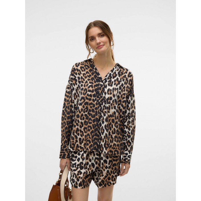 Vero Moda VMJOSIE LS OVERSIZE SHIRT WVN GA Egret/Leo | Freewear VMJOSIE LS OVERSIZE SHIRT WVN GA - www.freewear.nl - Freewear