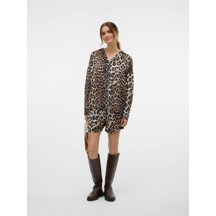 Vero Moda VMJOSIE LS OVERSIZE SHIRT WVN GA Egret/Leo | Freewear VMJOSIE LS OVERSIZE SHIRT WVN GA - www.freewear.nl - Freewear