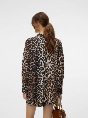 Vero Moda VMJOSIE LS OVERSIZE SHIRT WVN GA Egret/Leo | Freewear VMJOSIE LS OVERSIZE SHIRT WVN GA - www.freewear.nl - Freewear