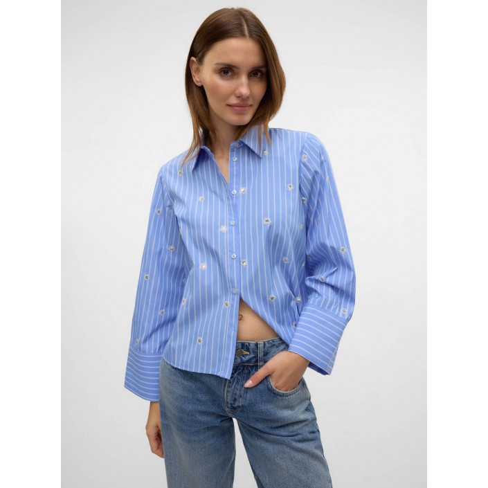 Vero Moda VMLEILA LS LOOSE SHORT SHIRT WVN Cornflower Blue/Snow white | Freewear VMLEILA LS LOOSE SHORT SHIRT WVN - www.freewear.nl - Freewear