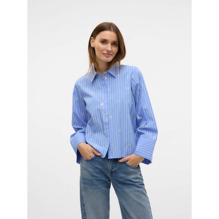 Vero Moda VMLEILA LS LOOSE SHORT SHIRT WVN Cornflower Blue/Snow white | Freewear VMLEILA LS LOOSE SHORT SHIRT WVN - www.freewear.nl - Freewear