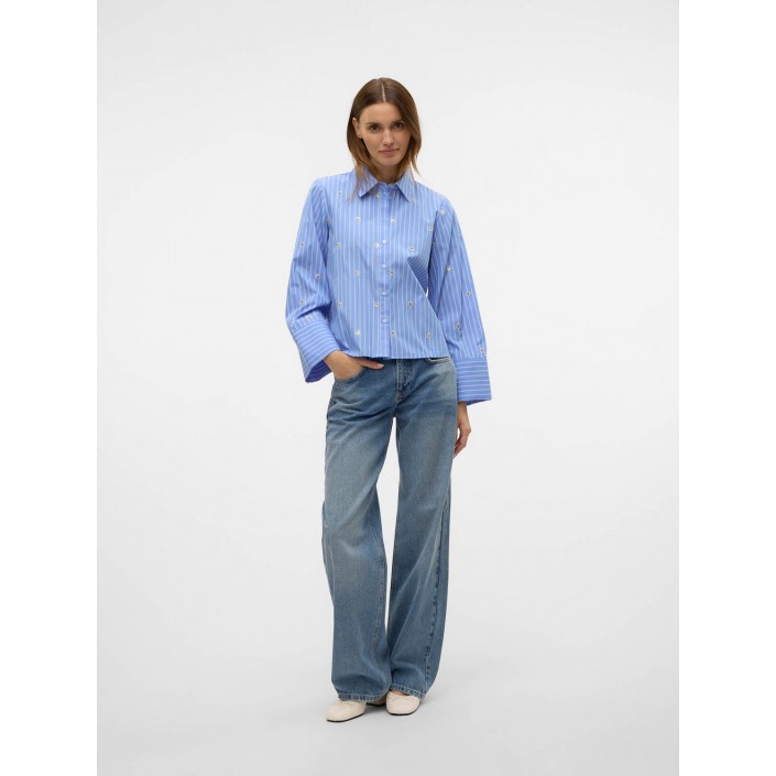 Vero Moda VMLEILA LS LOOSE SHORT SHIRT WVN Cornflower Blue/Snow white | Freewear VMLEILA LS LOOSE SHORT SHIRT WVN - www.freewear.nl - Freewear