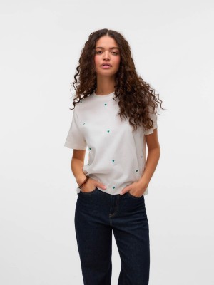 Vero Moda VMSOLVEI METTE SS TOP BOX JRS SPE G: Snow White/HEARTS | Freewear VMSOLVEI METTE SS TOP BOX JRS SPE G: - www.freewear.nl - Freewear