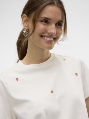 Vero Moda VMSOLVEI METTE SS TOP BOX JRS SPE G: Snow White/STRAWBERRYS | Freewear VMSOLVEI METTE SS TOP BOX JRS SPE G: - www.freewear.nl - Freewear
