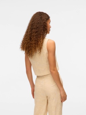 Vero Moda VMELINE SL SHORT EMBR WAISTCOAT Cloud Dancer/EMBROIDERY ANGLAIS | Freewear VMELINE SL SHORT EMBR WAISTCOAT - www.freewear.nl - Freewear