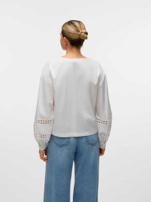 Vero Moda VMJANNI TAPE LS V-NECK TOP WVN GA L: Snow White | Freewear VMJANNI TAPE LS V-NECK TOP WVN GA L: - www.freewear.nl - Freewear