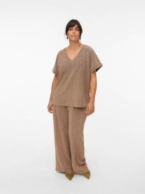 Vero Moda curve VMCHOXANNE S/S V-NECK TOP JRS BTQ C: Gold Colour/TIGERS EYE LUREX | Freewear VMCHOXANNE S/S V-NECK TOP JRS BTQ C: - www.freewear.nl - Freewear
