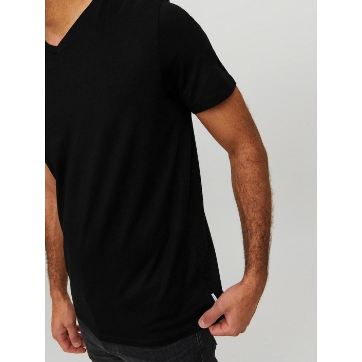 Jack & Jones:JACK&JONES ESSENTIALS JJEORGANIC BASIC TEE SS V-NECK NOOS Black | Freewear JJEORGANIC BASIC TEE SS V-NECK NOOS - www.freewear.nl - Freewear