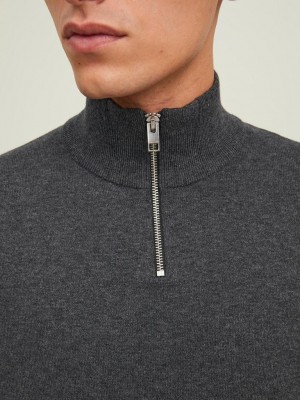 Jack & Jones:JACK&JONES ESSENTIALS JJEEMIL KNIT HALF ZIP NOOS Dark Grey Melange | Freewear JJEEMIL KNIT HALF ZIP NOOS - www.freewear.nl - Freewear