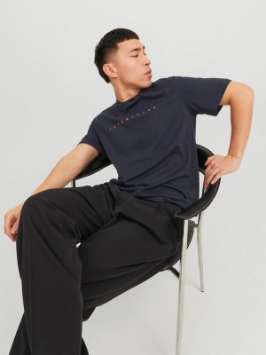 Jack & Jones:JACK&JONES ESSENTIALS JJESTAR JJ TEE SS NOOS Dark Navy | Freewear JJESTAR JJ TEE SS NOOS - www.freewear.nl - Freewear