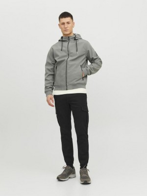 Jack & Jones:JACK&JONES ESSENTIALS JJEBASIC SOFTSHELL HOOD NOOS Sedona Sage | Freewear JJEBASIC SOFTSHELL HOOD NOOS - www.freewear.nl - Freewear