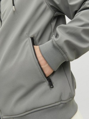 Jack & Jones:JACK&JONES ESSENTIALS JJEBASIC SOFTSHELL HOOD NOOS Sedona Sage | Freewear JJEBASIC SOFTSHELL HOOD NOOS - www.freewear.nl - Freewear
