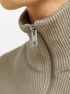 Jack & Jones:JACK&JONES ESSENTIALS JJEPERFECT KNIT HALF ZIP SN Crockery | Freewear JJEPERFECT KNIT HALF ZIP SN - www.freewear.nl - Freewear