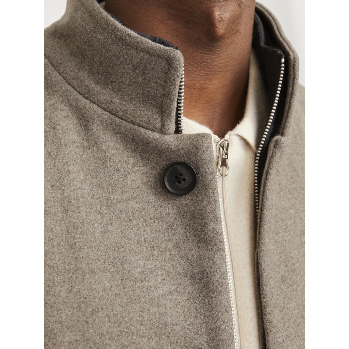 Jack & Jones:JACK&JONES ESSENTIALS JJEHARRISON WOOL BLEND JACKET SN Greige | Freewear JJEHARRISON WOOL BLEND JACKET SN - www.freewear.nl - Freewear