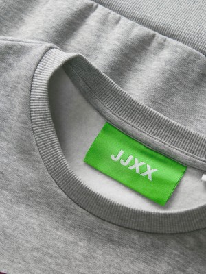 JACK&JONES ORIGINALS JXMERLE RLX SHORT LS CREW SWT LN Light Grey Melange/SAINT TROPEZ | Freewear JXMERLE RLX SHORT LS CREW SWT LN - www.freewear.nl - Freewear