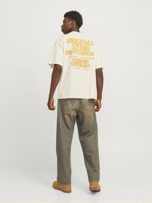 JACK&JONES ORIGINALS JORROXBURY TYPE TEE SS CREW NECK Antique White | Freewear JORROXBURY TYPE TEE SS CREW NECK - www.freewear.nl - Freewear