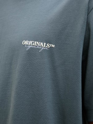 JACK&JONES ORIGINALS JORISLINGTON TYPE TEE SS CREW NECK : Stormy Weather | Freewear JORISLINGTON TYPE TEE SS CREW NECK : - www.freewear.nl - Freewear