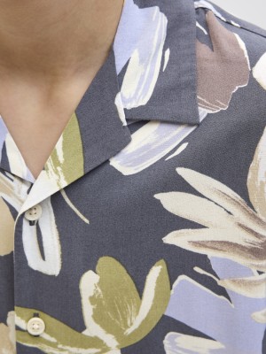 jack en jones boys JORLUKE VARENNA AOP SHIRT SS JNR Iron Gate | Freewear JORLUKE VARENNA AOP SHIRT SS JNR - www.freewear.nl - Freewear
