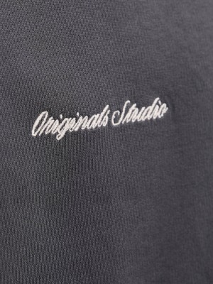 JACK&JONES ORIGINALS JORNORREBRO EMB SWEAT CREW NOOS Asphalt | Freewear JORNORREBRO EMB SWEAT CREW NOOS - www.freewear.nl - Freewear