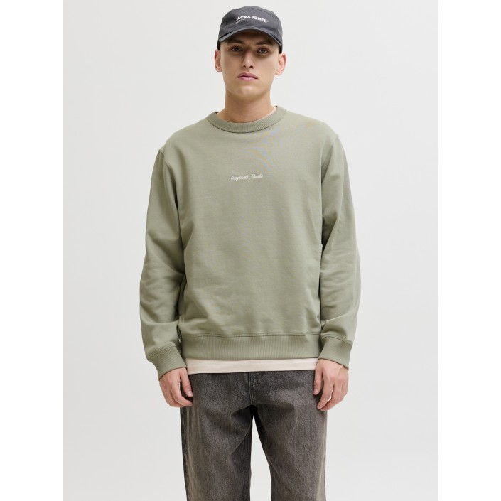 JACK&JONES ORIGINALS JORNORREBRO EMB SWEAT CREW NOOS Seagrass | Freewear JORNORREBRO EMB SWEAT CREW NOOS - www.freewear.nl - Freewear