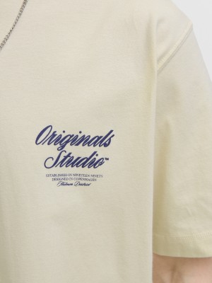 JACK&JONES ORIGINALS JORNORREBRO TYPO TEE SS CREW NECK N: Antique White | Freewear JORNORREBRO TYPO TEE SS CREW NECK N: - www.freewear.nl - Freewear