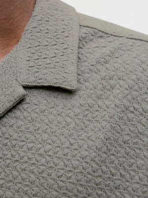 JACK%JONES PREMIUM JPRBLALEO JACQUARD RESORT S/S SHIRT Dried Sage | Freewear JPRBLALEO JACQUARD RESORT S/S SHIRT - www.freewear.nl - Freewear
