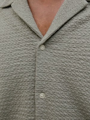 JACK%JONES PREMIUM JPRBLALEO JACQUARD RESORT S/S SHIRT Dried Sage | Freewear JPRBLALEO JACQUARD RESORT S/S SHIRT - www.freewear.nl - Freewear