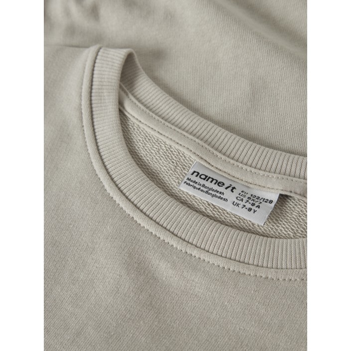 NAME IT KIDS NKFMILLE SHORT NREG LS SWE O-NECK N: Pumice Stone | Freewear NKFMILLE SHORT NREG LS SWE O-NECK N: - www.freewear.nl - Freewear