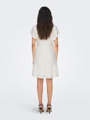 Only ONLSANDRA S/S V-NECK DRESS JRS Cloud Dancer | Freewear ONLSANDRA S/S V-NECK DRESS JRS - www.freewear.nl - Freewear