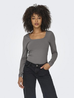 Only ONLEA L/S 2-WAY DEEP NECK TOP JRS N: Thunderstorm | Freewear ONLEA L/S 2-WAY DEEP NECK TOP JRS N: - www.freewear.nl - Freewear