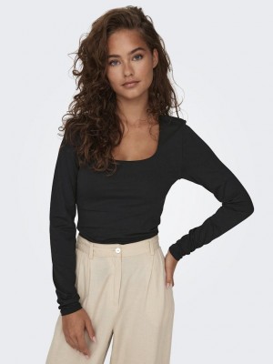 Only ONLEA L/S 2-WAY DEEP NECK TOP JRS N: Black | Freewear ONLEA L/S 2-WAY DEEP NECK TOP JRS N: - www.freewear.nl - Freewear