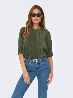 Only ONLRAVENNA S/S PLISSE TOP NOOS JRS Four Leaf Clover | Freewear ONLRAVENNA S/S PLISSE TOP NOOS JRS - www.freewear.nl - Freewear